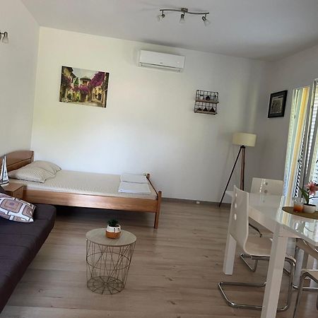 Apartman Iskra Appartement Bijela Buitenkant foto