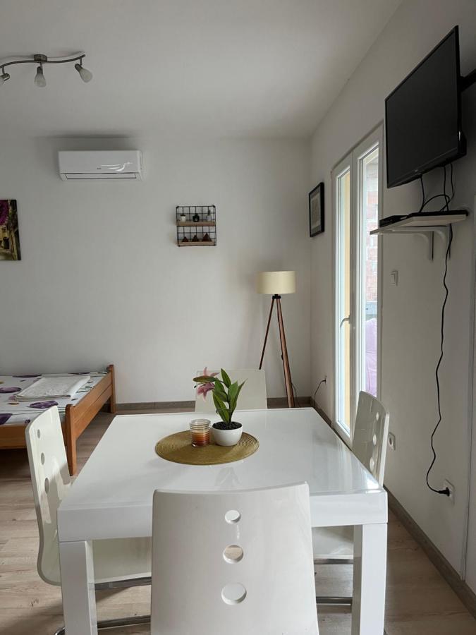Apartman Iskra Appartement Bijela Buitenkant foto