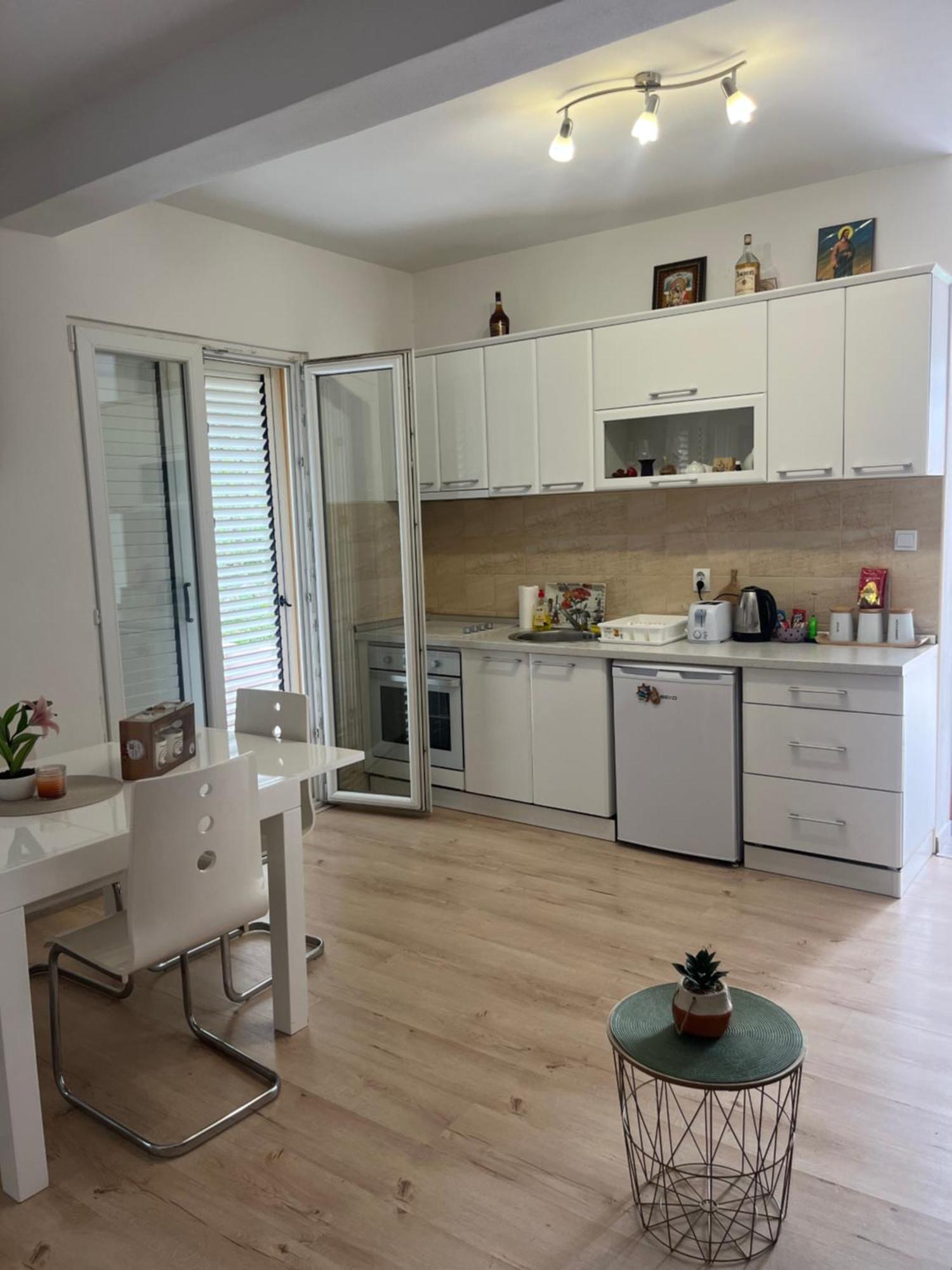 Apartman Iskra Appartement Bijela Buitenkant foto