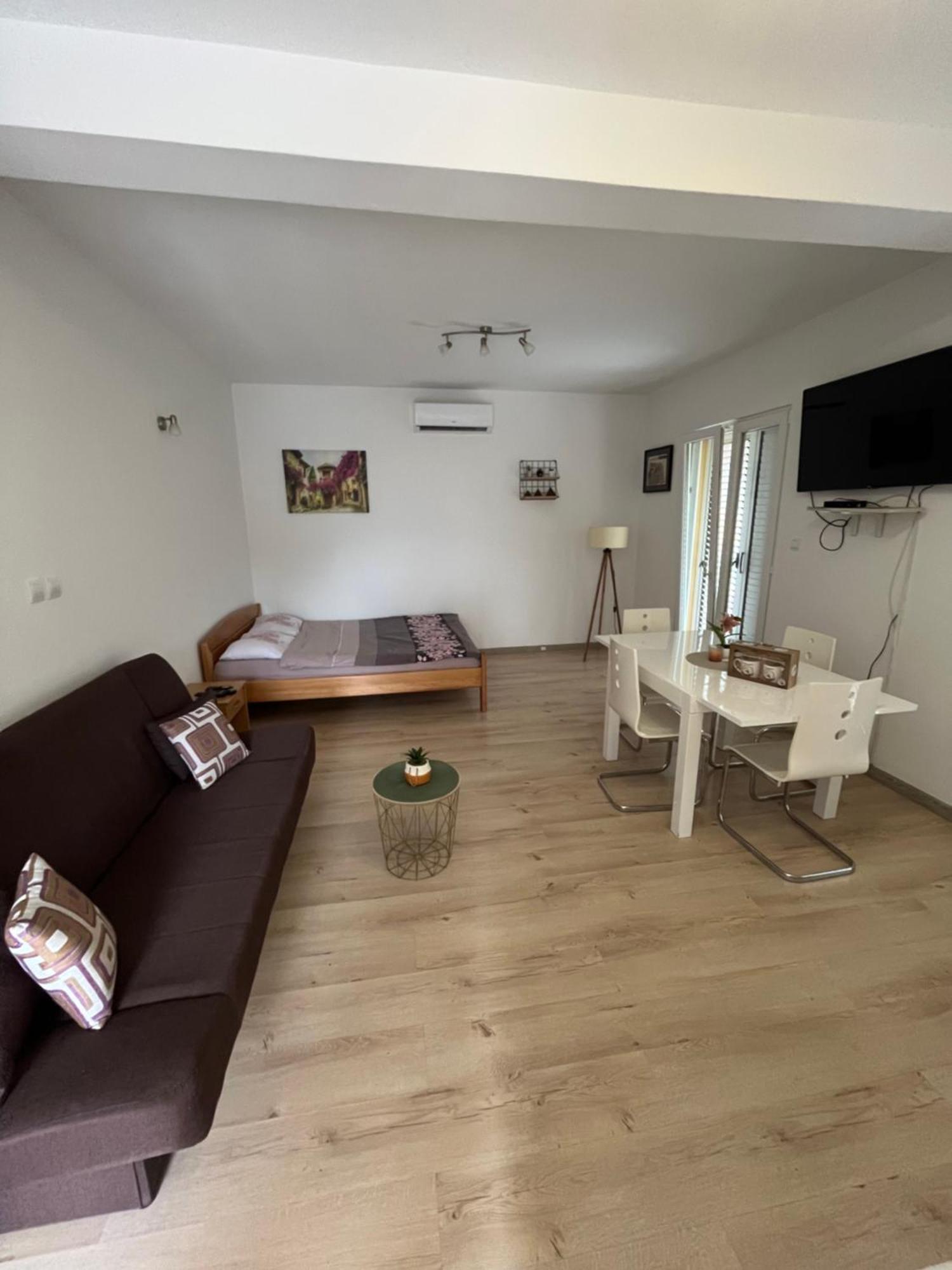 Apartman Iskra Appartement Bijela Buitenkant foto