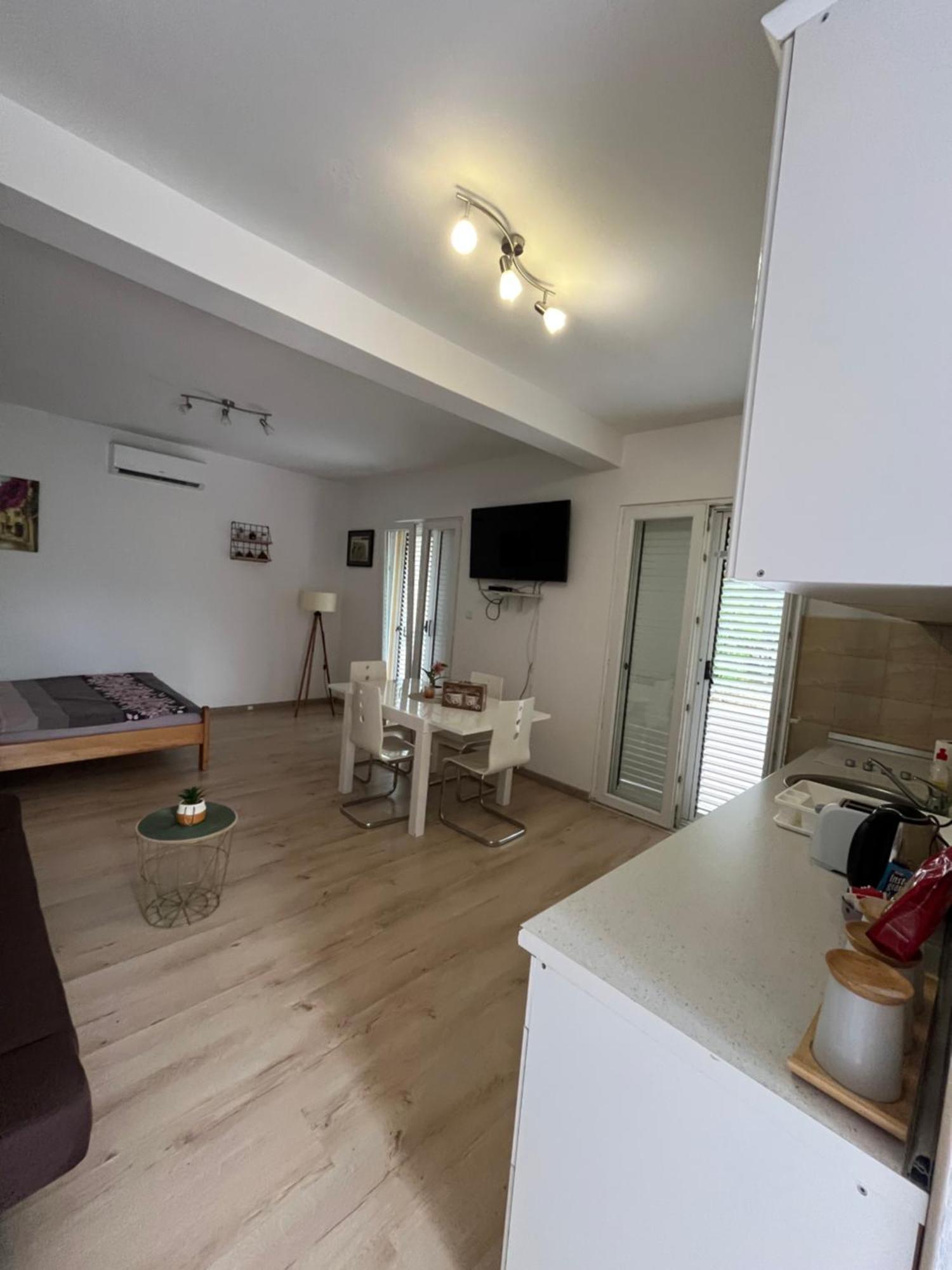 Apartman Iskra Appartement Bijela Buitenkant foto