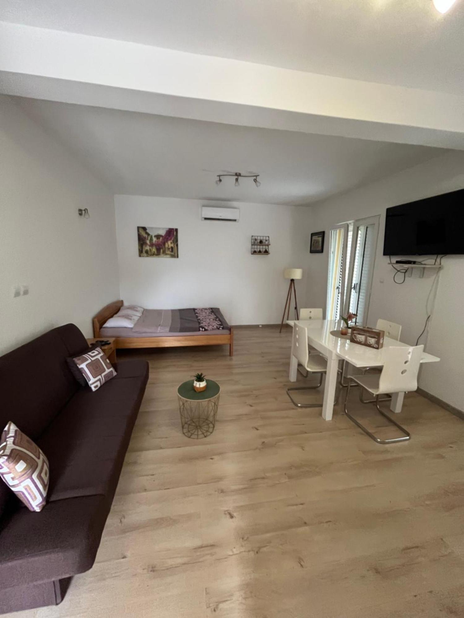 Apartman Iskra Appartement Bijela Buitenkant foto